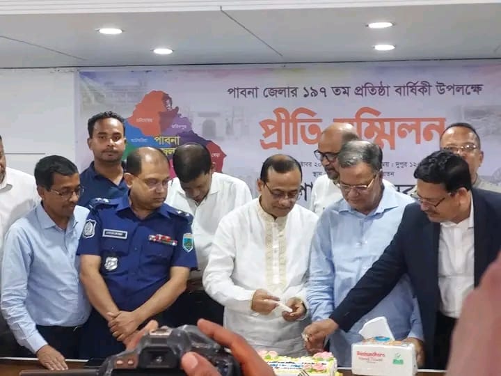 ঐতিহ্যবাহী পাবনা প্রেসক্লাবে পাবনা জেলার ১৯৭ তম জন্মদিন পালন