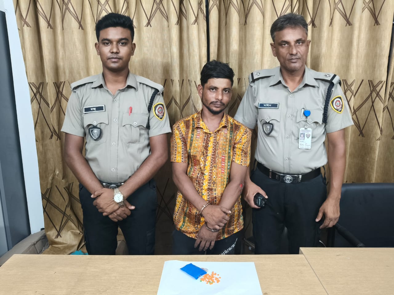 “ময়মনসিংহে পুলিশের দুর্ধর্ষ অভিযান, ইয়াবাসহ যুবক গ্রেফতার”