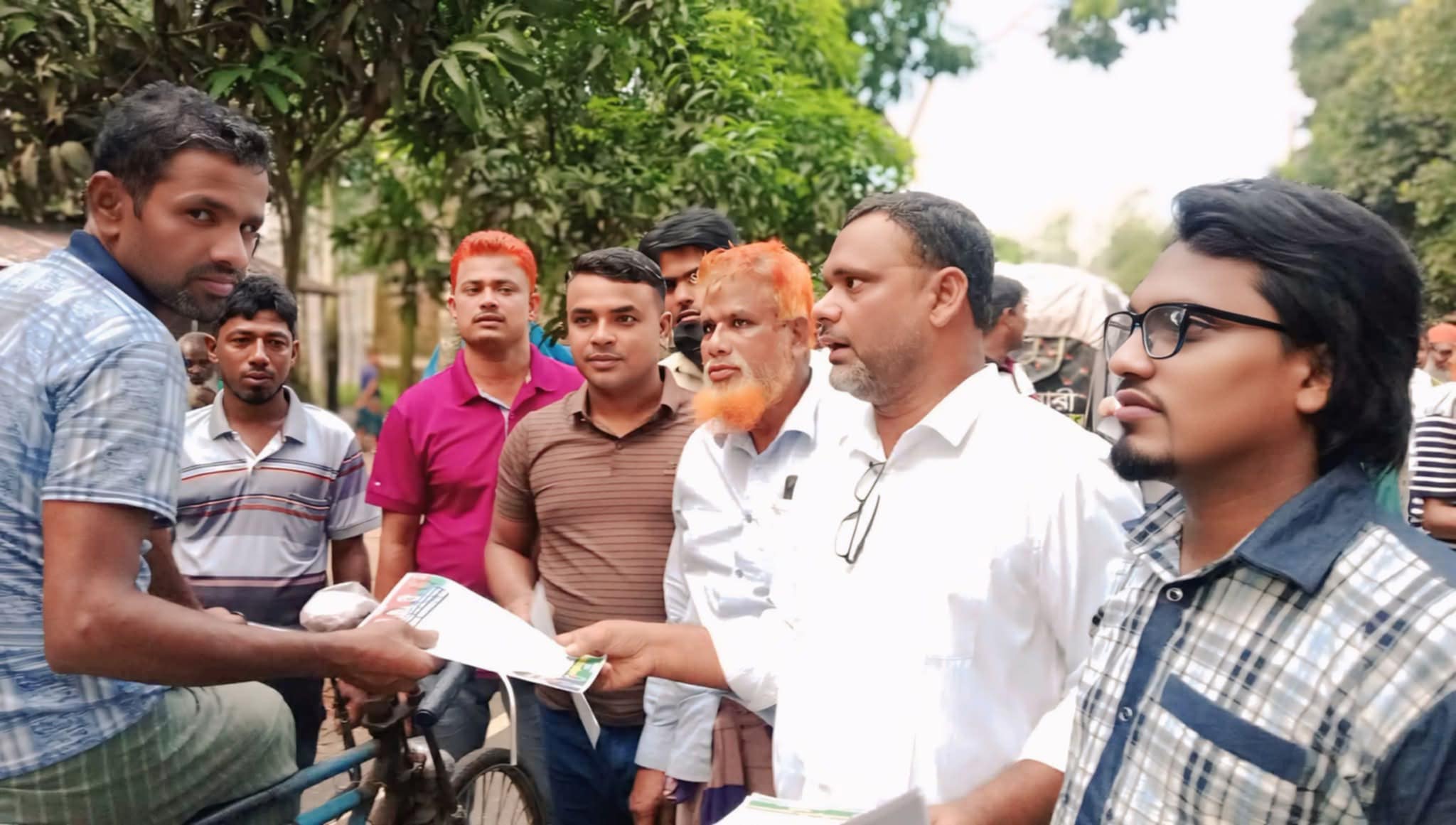 বগুড়া জেলা জিসাস, শ্রমিক দল ও ছাত্রদলের যৌথ উদ্যোগে তারেক রহমানের ৩১ দফা লিফলেট বিতরণ