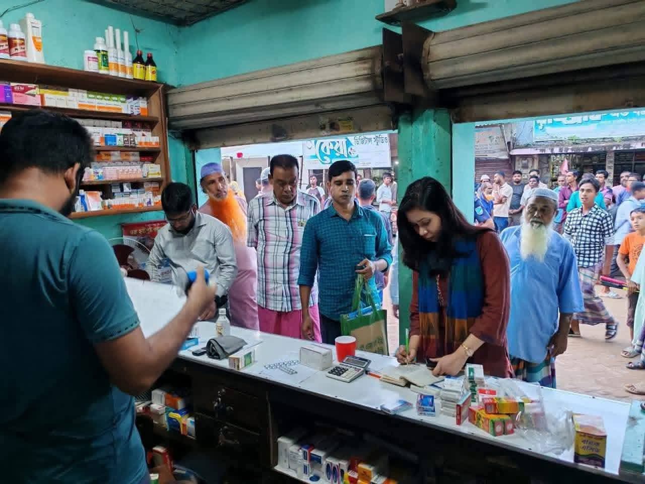 মধুপুরে ৪টি ফার্মেসি দোকানে ১৮ হাজার টাকা অর্থদণ্ড