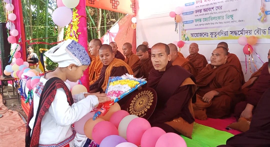 বর্ণিল আয়োজনে কুতুব দিয়া সদ্ধর্মোদয় বৌদ্ধ বিহারে ৩৬ তম কঠিন চীবর দান সম্পন্ন