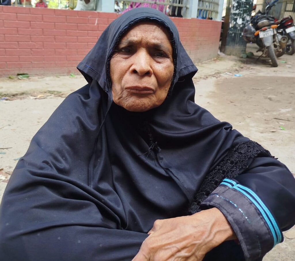 টাঙ্গাইলের মধুপুরে ৮০ বছর বয়সেও বিধবা রহিমার ভাগ্যে জুটেনি ভাতার কার্ড
