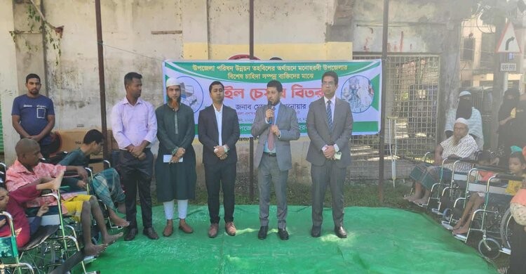 নরসিংদীর মনোহরদীতে পৃথক আয়োজনে বিশেষ চাহিদা সম্পন্নদের হুইলচেয়ার ও কৃষকদের মাঝে সার-বীজ বিতরণ