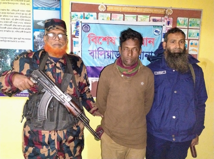 ঠাকুরগাঁওয়ে ভারতীয় ডেক্সামেথাসনসহ মাদকব্যবসায়ী আটক