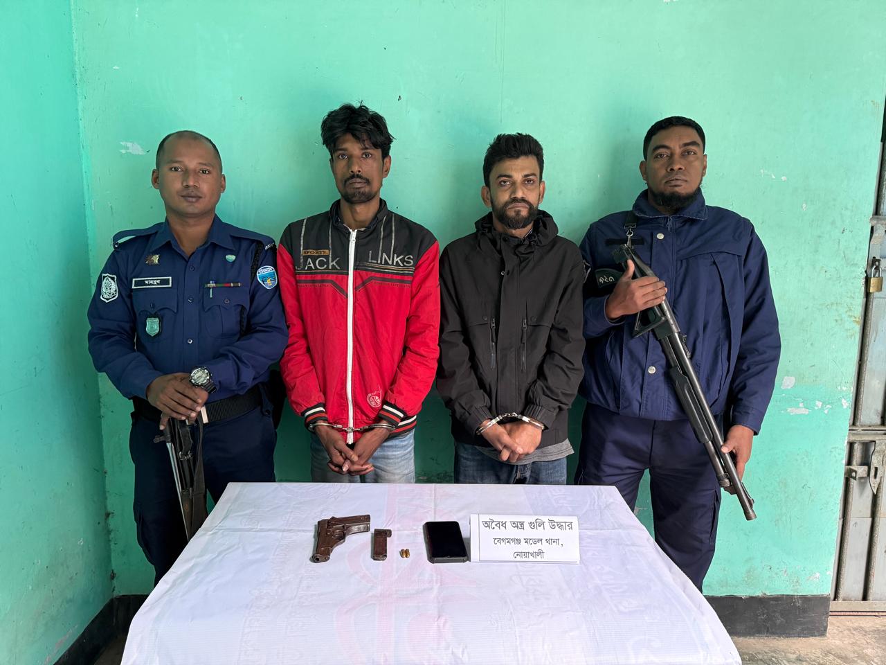 বেগমগঞ্জে আবাসিক হোটেল থেকে বিদেশী পিস্তল সহ গ্রেফতার-২