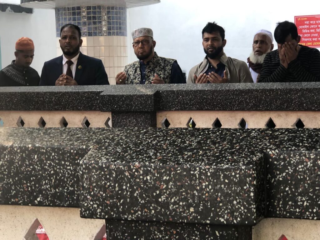 সিলেট শাহজালাল (রহঃ)-এর মাজার জিয়ারত করলেন জাতীয় পার্টি জাহাঙ্গীর আলম