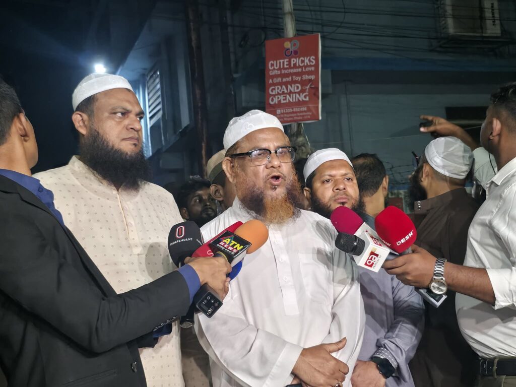 <span>মোঃ মুক্তাদির হোসেন, স্টাফ রিপোর্টার / </span>গাজীপুর-৫ আসনে ভোটারদের নজর কেড়ে নিয়েছেন মাওলানা গাজী আতাউর রহমান