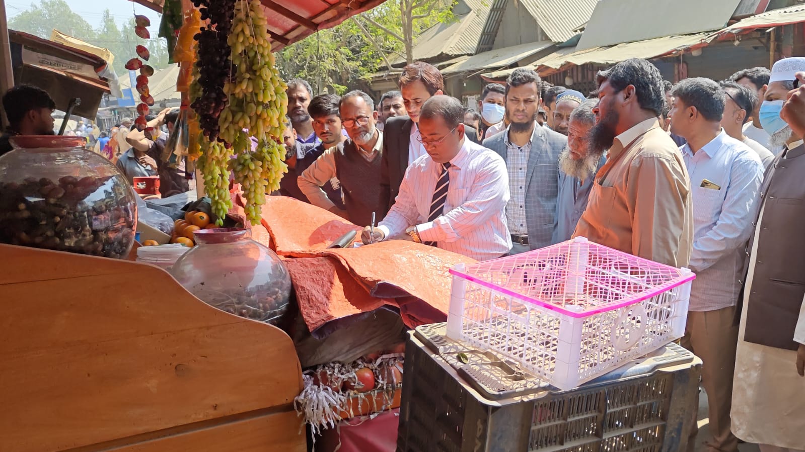 কাজিপুরে বাজার মনিটরিং জোরদার করেছে কাজিপুর উপজেলা প্রশাসন