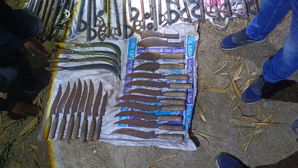 <span>আব্দুল্লাহ আল মুক্তাদির বাঁধন স্টাফ রিপোর্টার উজ্জ্বল বাংলাদেশ টিভি / </span>বাগমারা হতে বিপুল পরিমাণ দেশীয় অস্ত্র উদ্ধার