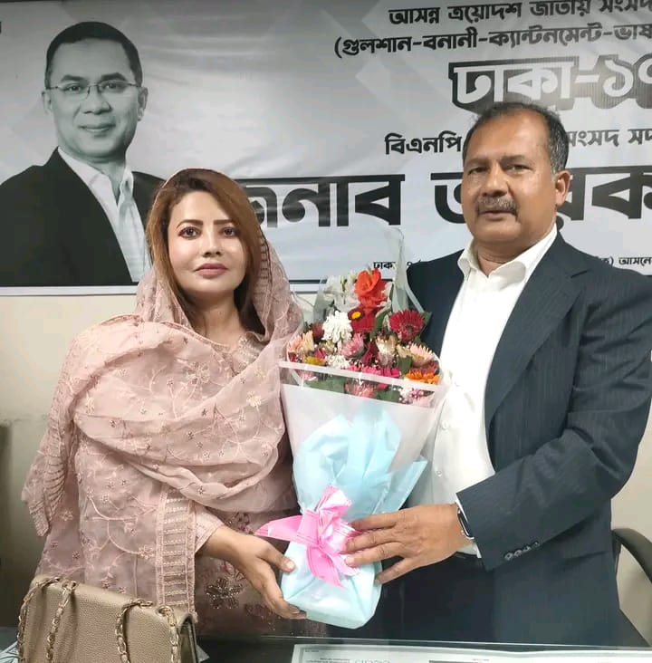 তথ্য ও সম্প্রচার মন্ত্রীকে ফুলেল শুভেচ্ছা জানালেন আফরোজা খানম নাসরীন