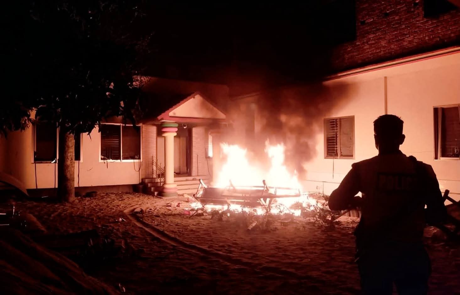 শিবপুরে জমি বিরোধে অবসরপ্রাপ্ত শিক্ষককে কুপিয়ে জখম