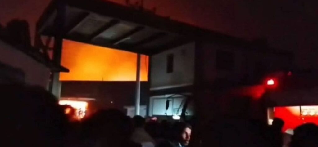 নরসিংদীর রায়পুরায় টেক্সটাইল মিলে অগ্নিকাণ্ড