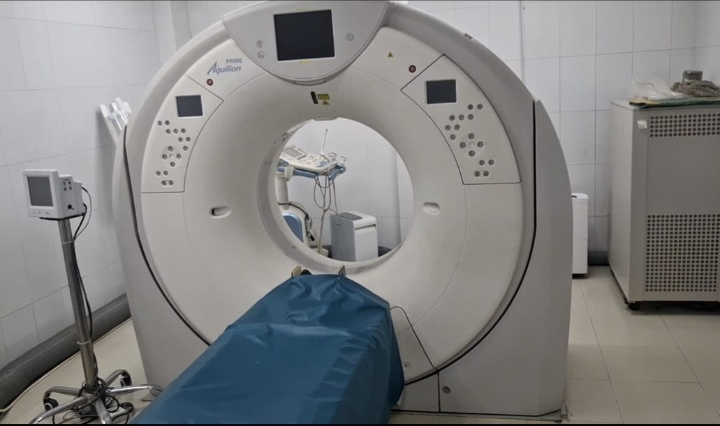 খুমেক হাসপাতালে দুই বছর ধরে বিকল ১৬০ স্লাইস সিটি স্ক্যান মেশিন