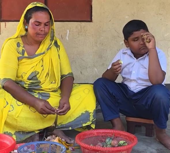 ৯ বছর ধরে কুড়িয়ে পাওয়া সন্তানকে আগলে রাখছেন আশামনি