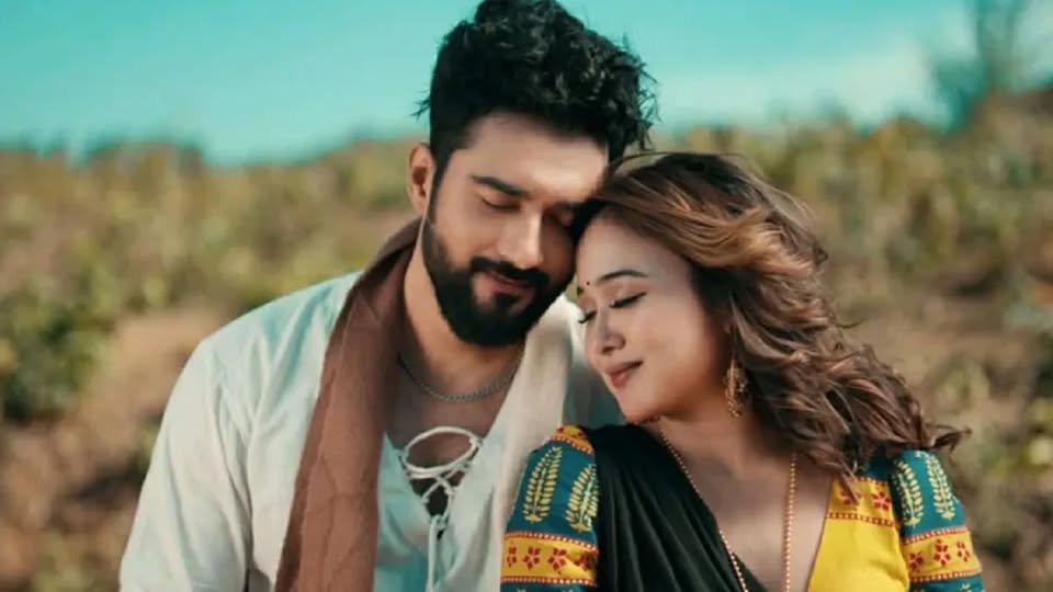 আসছে রোশান-চমক জুটির ‘প্রেমের গল্প’