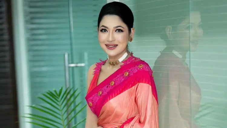 আমার সিনেমার টিকিট পাচ্ছিলাম না