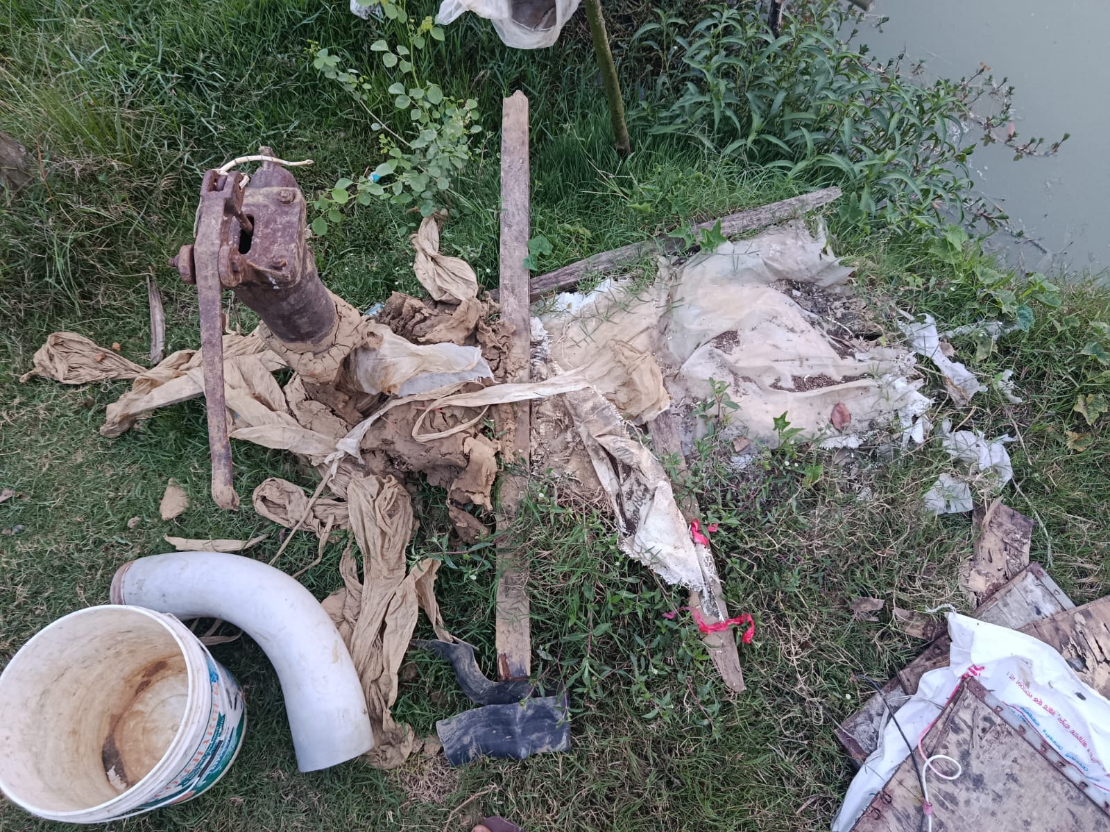 তাড়াশে গভীর নলকূপের মোটর চুরি, থানায় লিখিত অভিযোগ