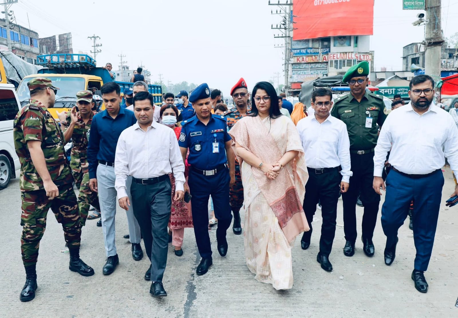 ঘরমুখো মানুষের স্বস্তির যাত্রা নিশ্চিতে মহাসড়কে জেলা প্রশাসকের তদারকি