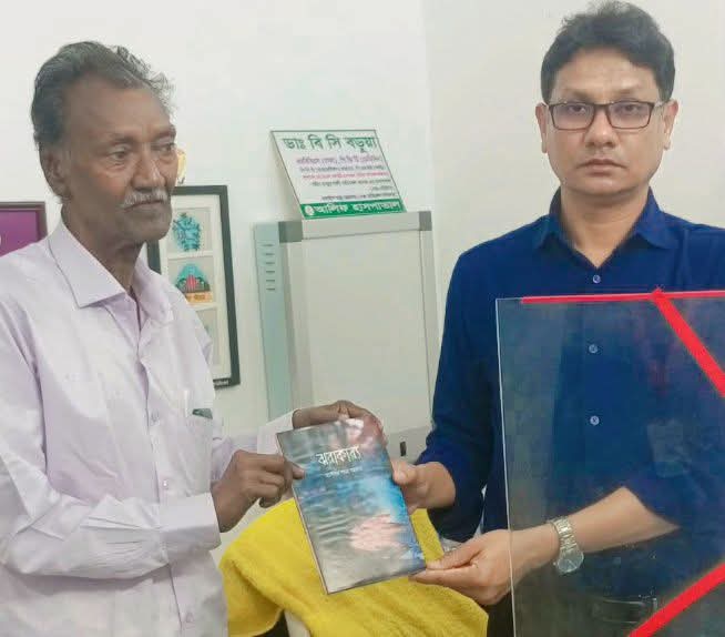 শিক্ষকের প্রতি চিকিৎসক ছাত্রে বদন্যতার এক বিরল দৃষ্টান্ত