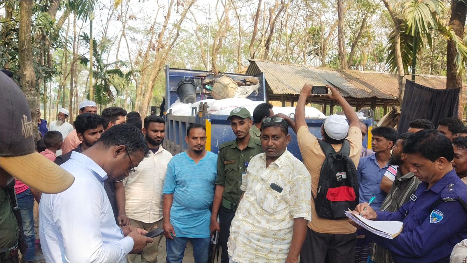 হাতিয়ায় পৃথক অভিযানে ২৮৫ বস্তা চোরাই চিনি জব্দ