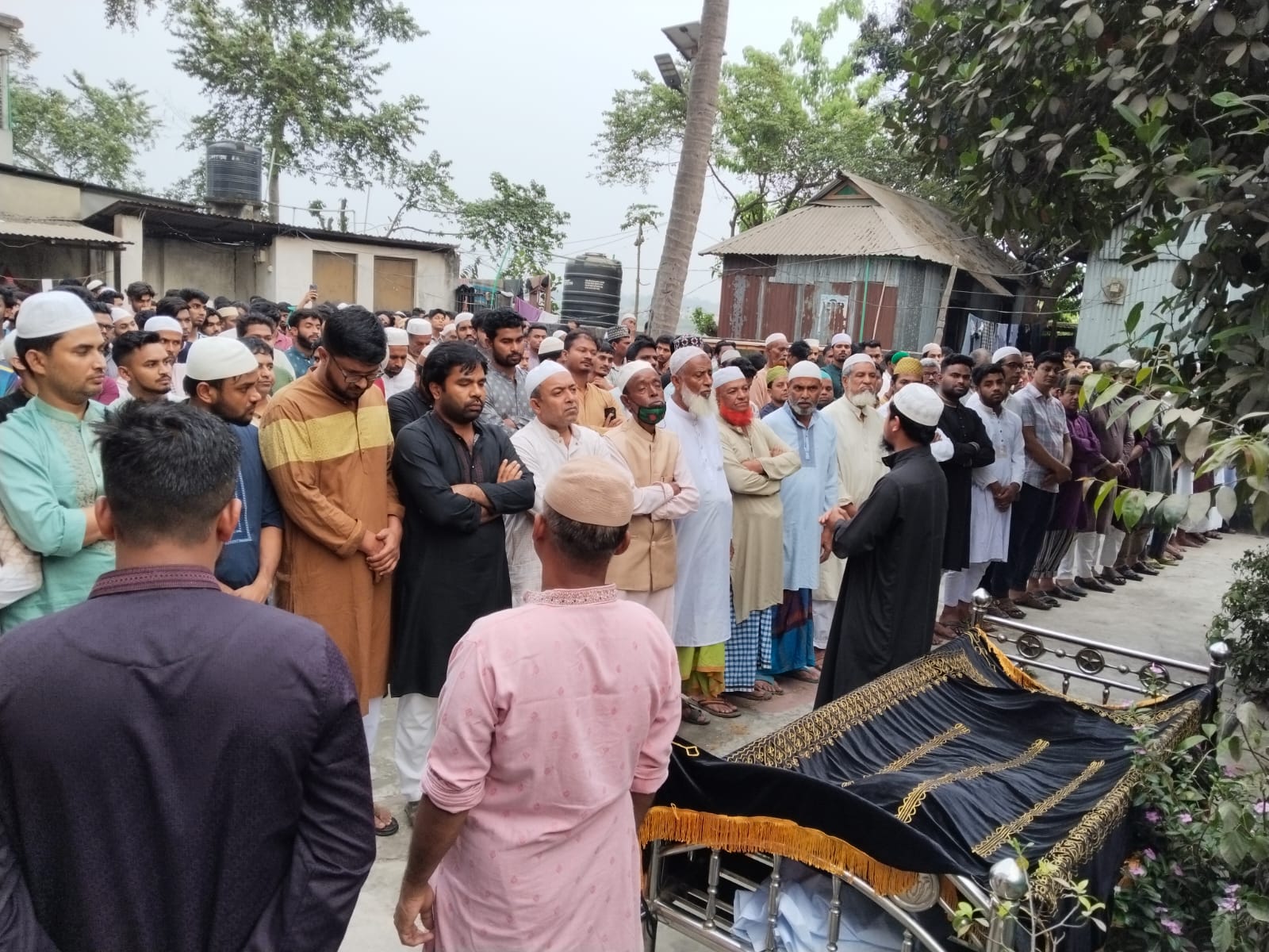 কালীগঞ্জে ছাত্রদল নেতা প্রিন্সের পিতার দাফন সম্পন্ন