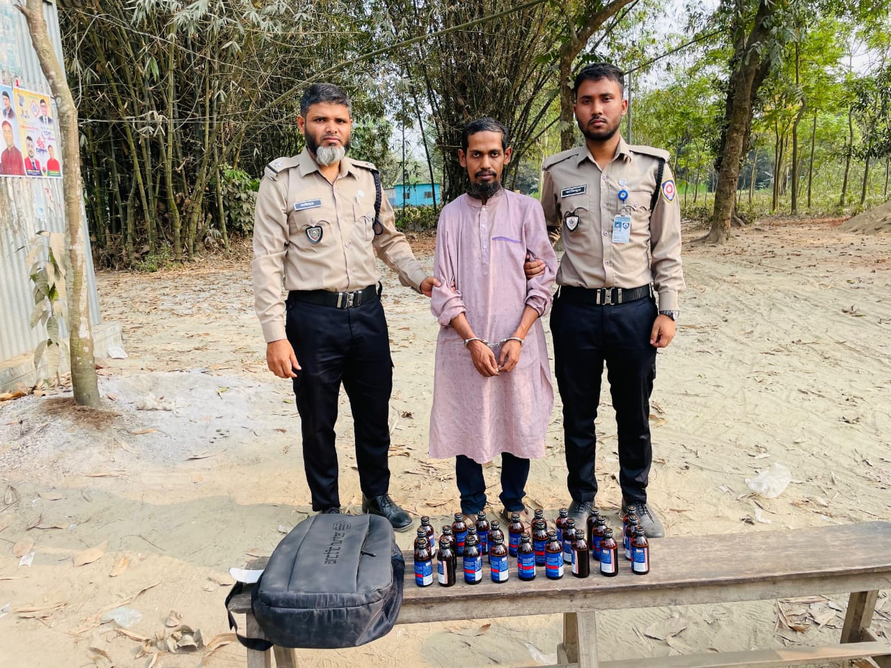 নরসিংদীতে ২৫ বোতল ফেনসিডিলসহ মাদক কারবারি গ্রেফতার