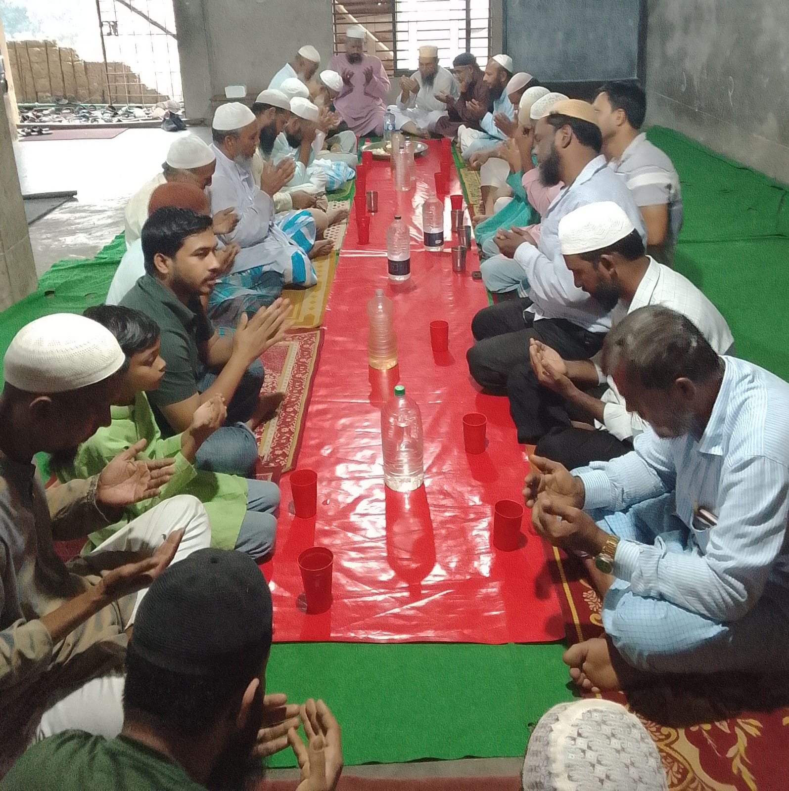 লেমুয়া বাজারে জামেয়া এমদাদুল উলুম মাদরাসার উদ্যোগে ইফতার ও দোয়া মাহফিল