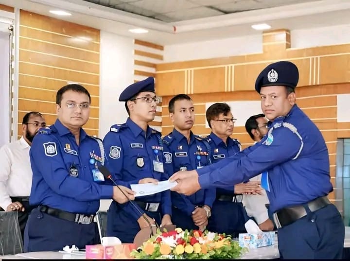 চৌদ্দগ্রাম থানার শ্রেষ্ঠ এসআই আবুল কালাম আজাদ