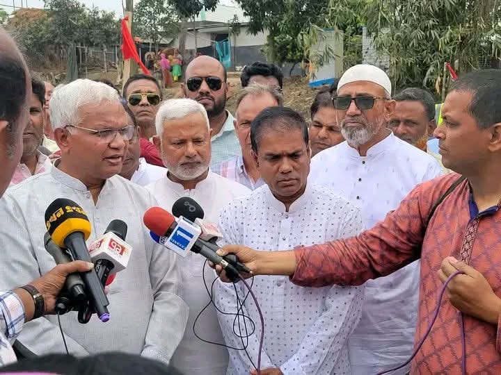 কাহারোলে খাল খনন কর্মসূচি পরিদর্শন করেন মন্ত্রী