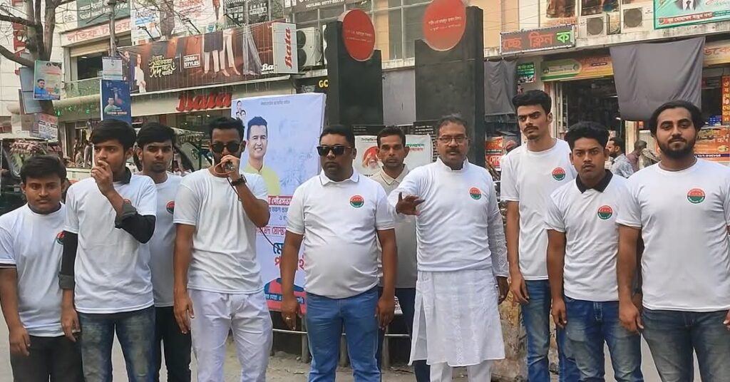 জনভোগান্তি নিরসনে স্বেচ্ছাসেবকের দায়িত্ব পালন পাবনা জেলা ছাত্রদল নেতাকর্মীদের