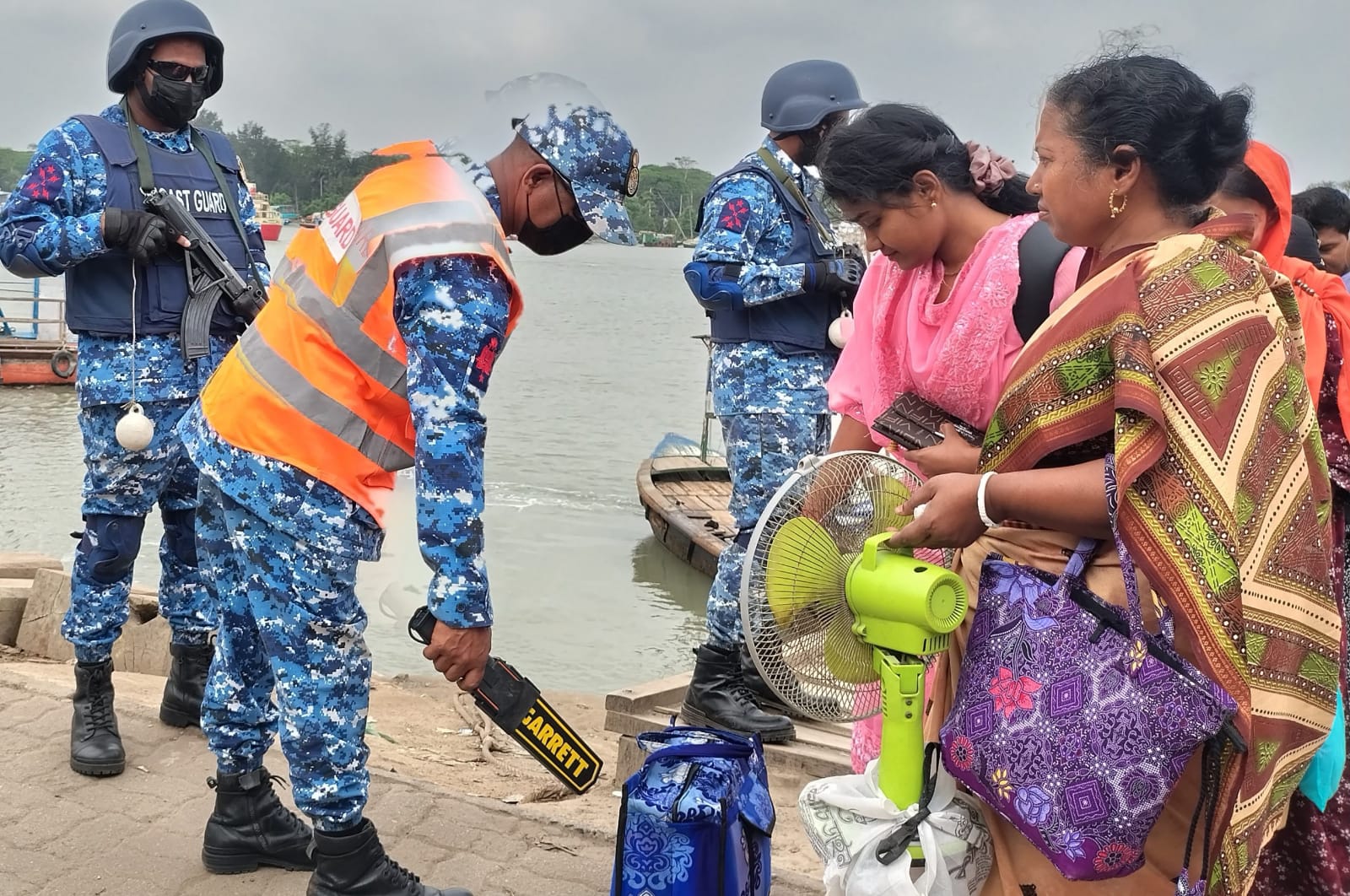 ‎মোংলায় ঈদে নৌ-যাত্রায় নিরাপত্তা নিশ্চিতে কোস্টগার্ডের বিশেষ টহল