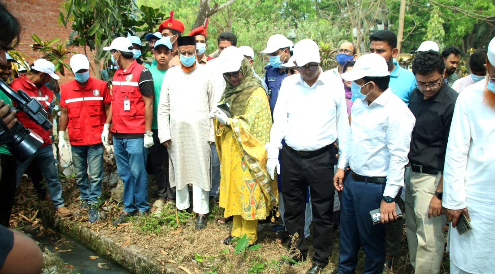 সাতক্ষীরায় ডিসি চলে যেতেই থেমে গেল অভিযান