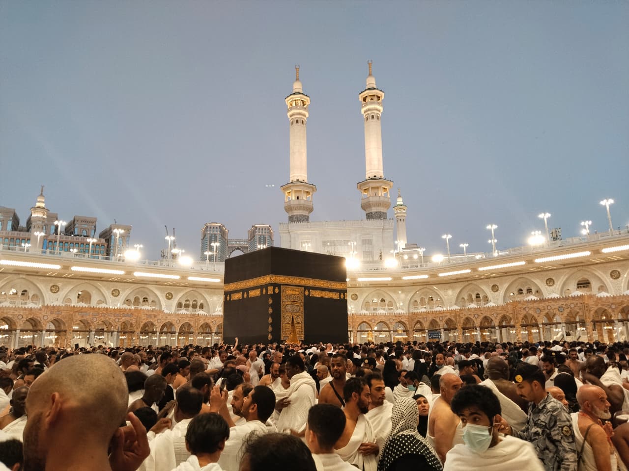 শবেকদর উপলক্ষে মক্কায় লাখো মুসল্লির ঢল