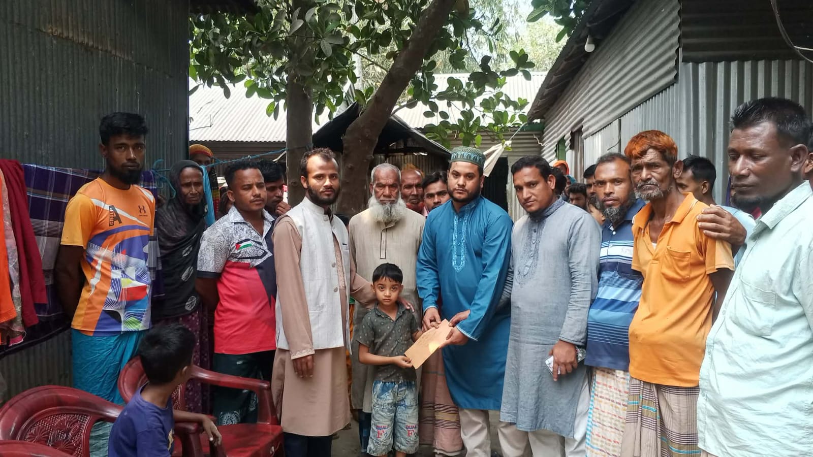 গণঅধিকার পরিষদের পক্ষ থেকে মহরম শরিফুল ইসলামের পরিবারকে আর্থিক সহযোগিতা প্রদান