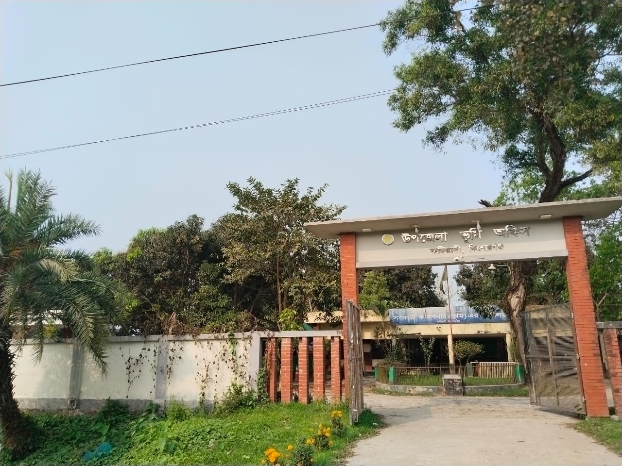 কটিয়াদীতে ভূমি অফিসে অনিয়মের পাহাড়: ৭৫ দিনেও নামজারি পাননি পঙ্গু ফরিদ