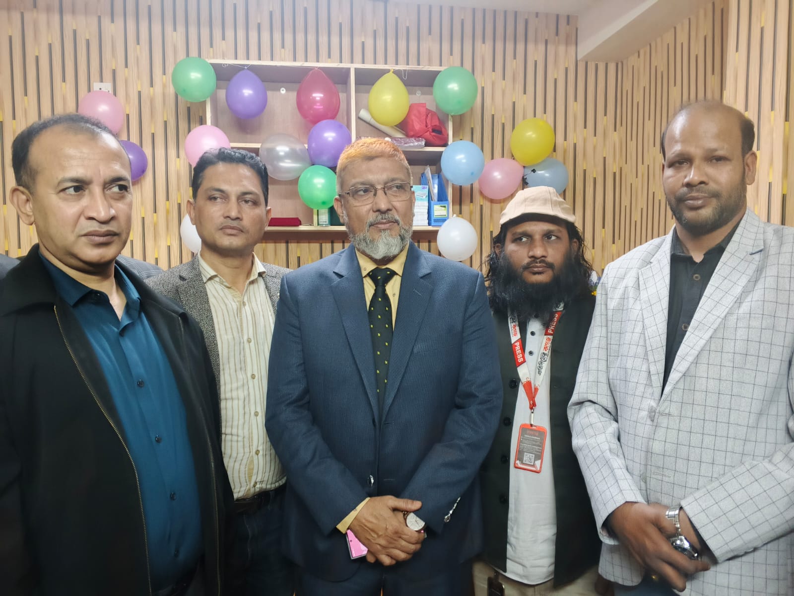 পুলিশ অধিদপ্তরের ডিআইজি ড. আশরাফুর রহমান অতিরিক্ত আইজিপি হিসেবে পদোন্নতি দিয়েছে সরকার