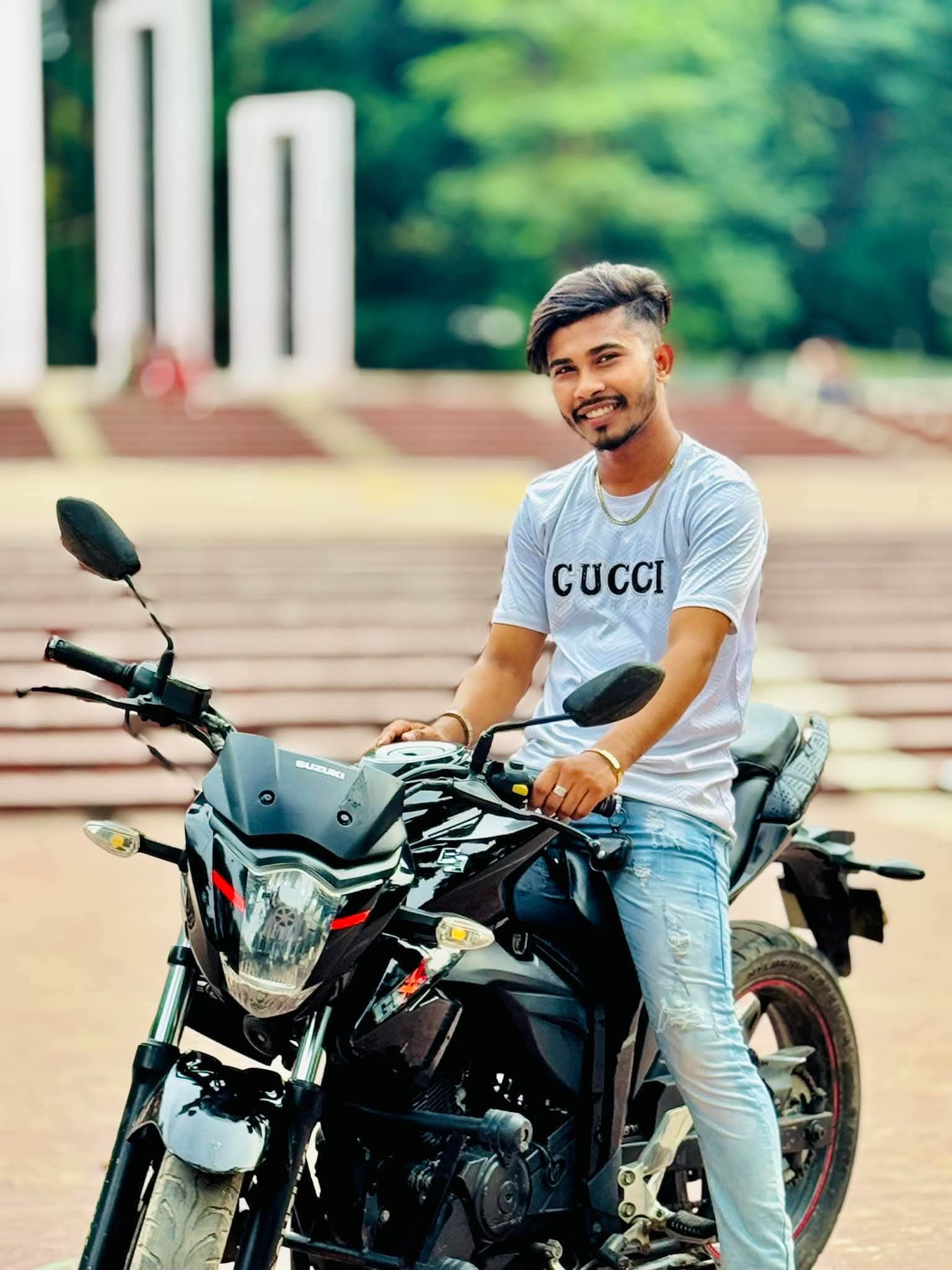 শহীদ মিনার এলাকায় দুর্বৃত্তদের গুলিতে তরুণ নিহত