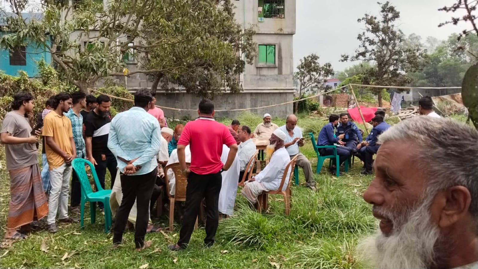 মির্জাপুরে কোর্টের নির্দেশে ৫২ বছর পর ফেরত পেল জমি