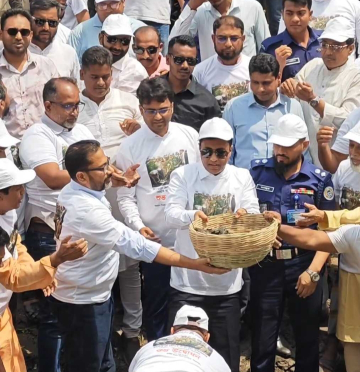 খাল খননে জলাবদ্ধতা কমবে বাড়বে কৃষি উৎপাদন: সোহেল মঞ্জুর