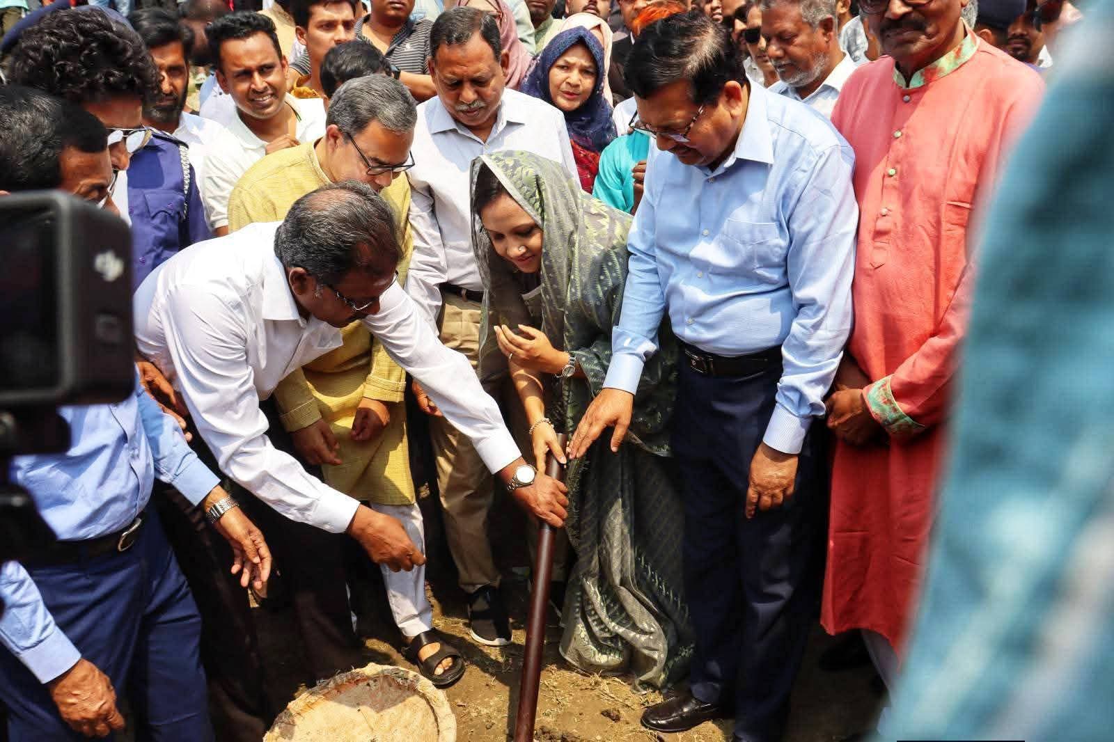 পাবনায় খাল খননে কর্মসূচির উদ্বোধন