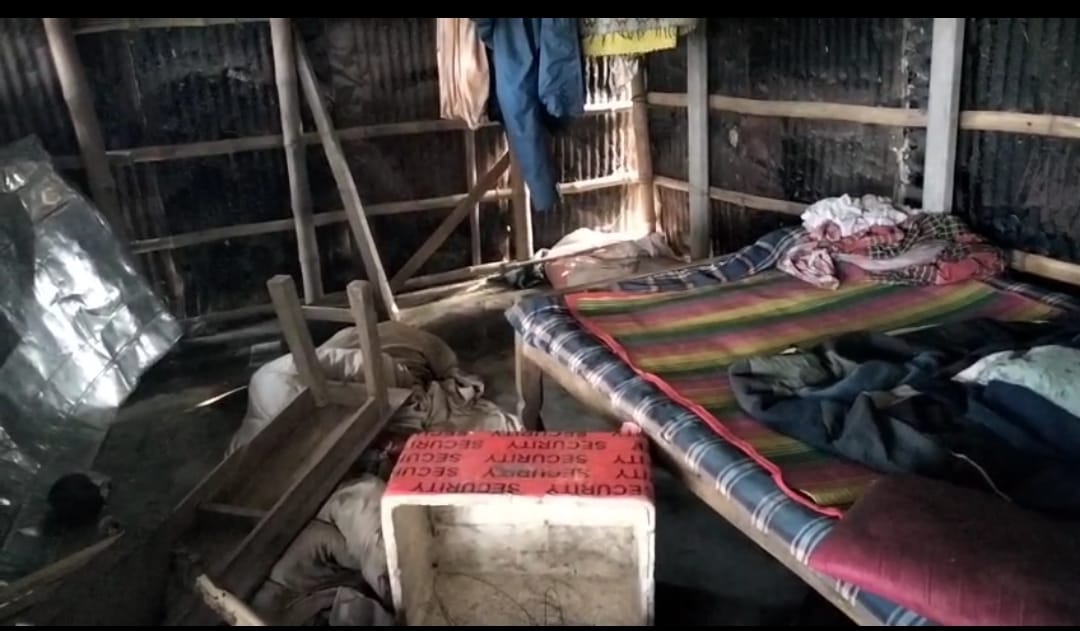 চাঁপাইনবাবগঞ্জে ককটেল বিস্ফোরণ ঘটিয়ে বিল দখলের চেষ্টা