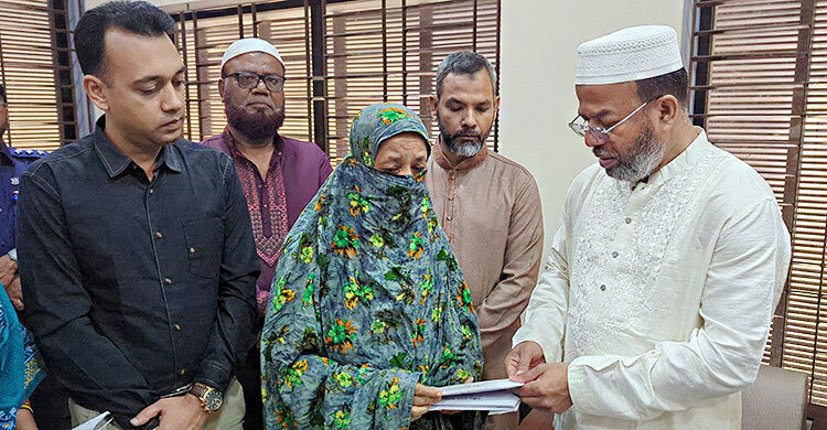 ‎মোংলা-খুলনা মহাসড়ক দুর্ঘটনায় নিহতদের পরিবারের পাশে নৌবাহিনী-জেলা প্রশাসন