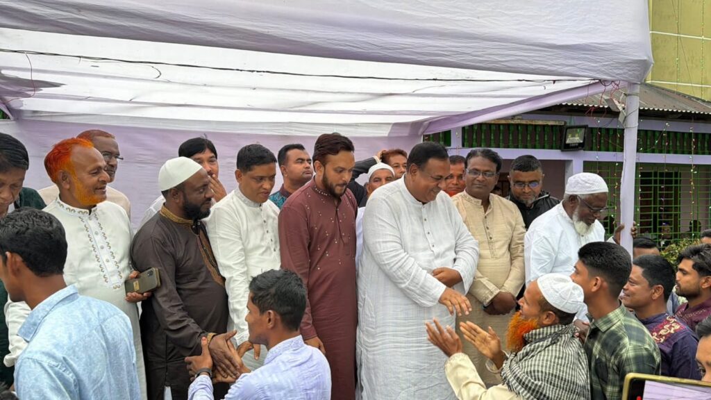 প্রায় ১ লক্ষ মানুষের সাথে ঈদের আনন্দ ভাগ করে নিলেন রোকন উদ্দিন বাবুল এমপি