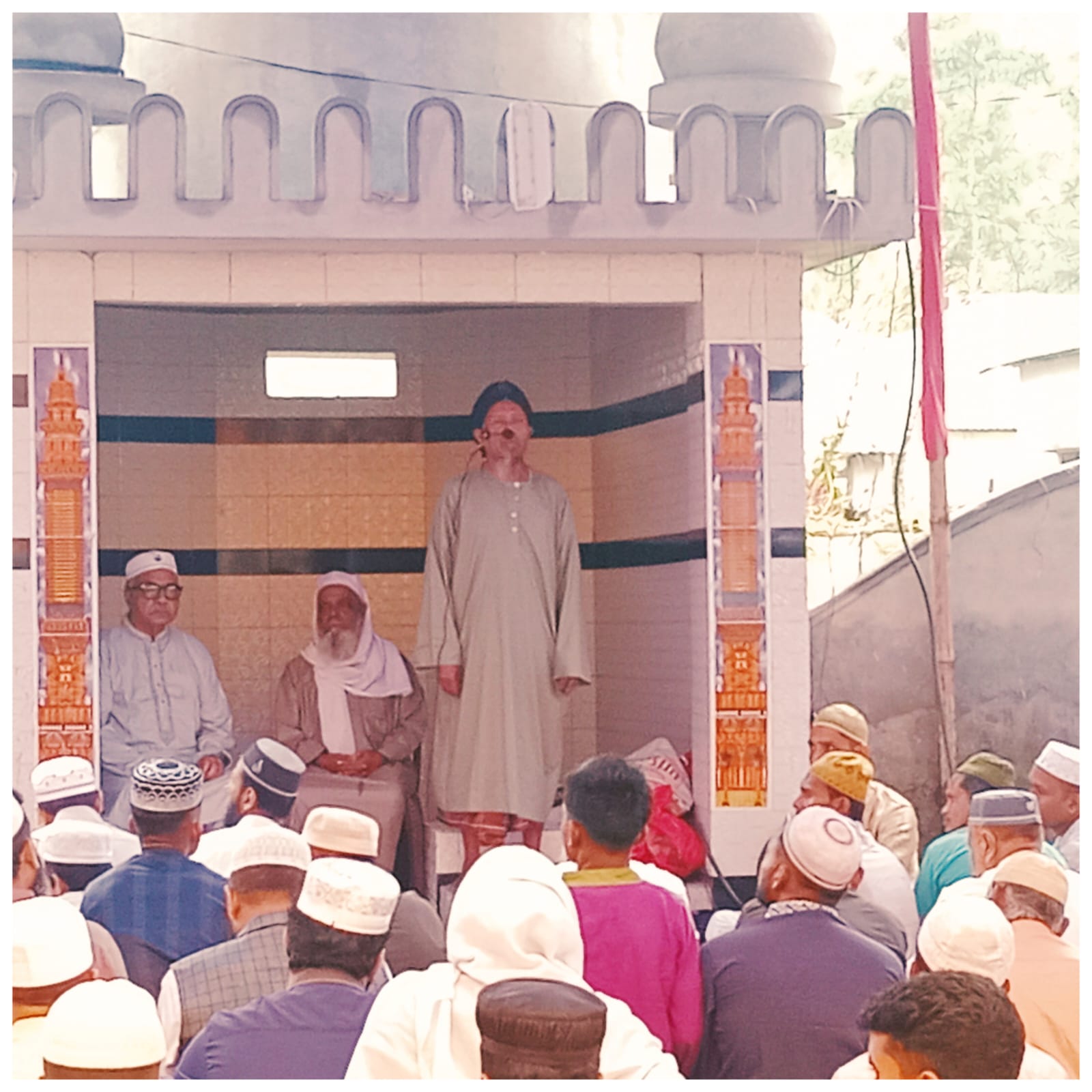 দিঘলিয়া উপজেলার তেতুলতলায় ঈদুল ফিতরের নামাজ অনুষ্ঠিত