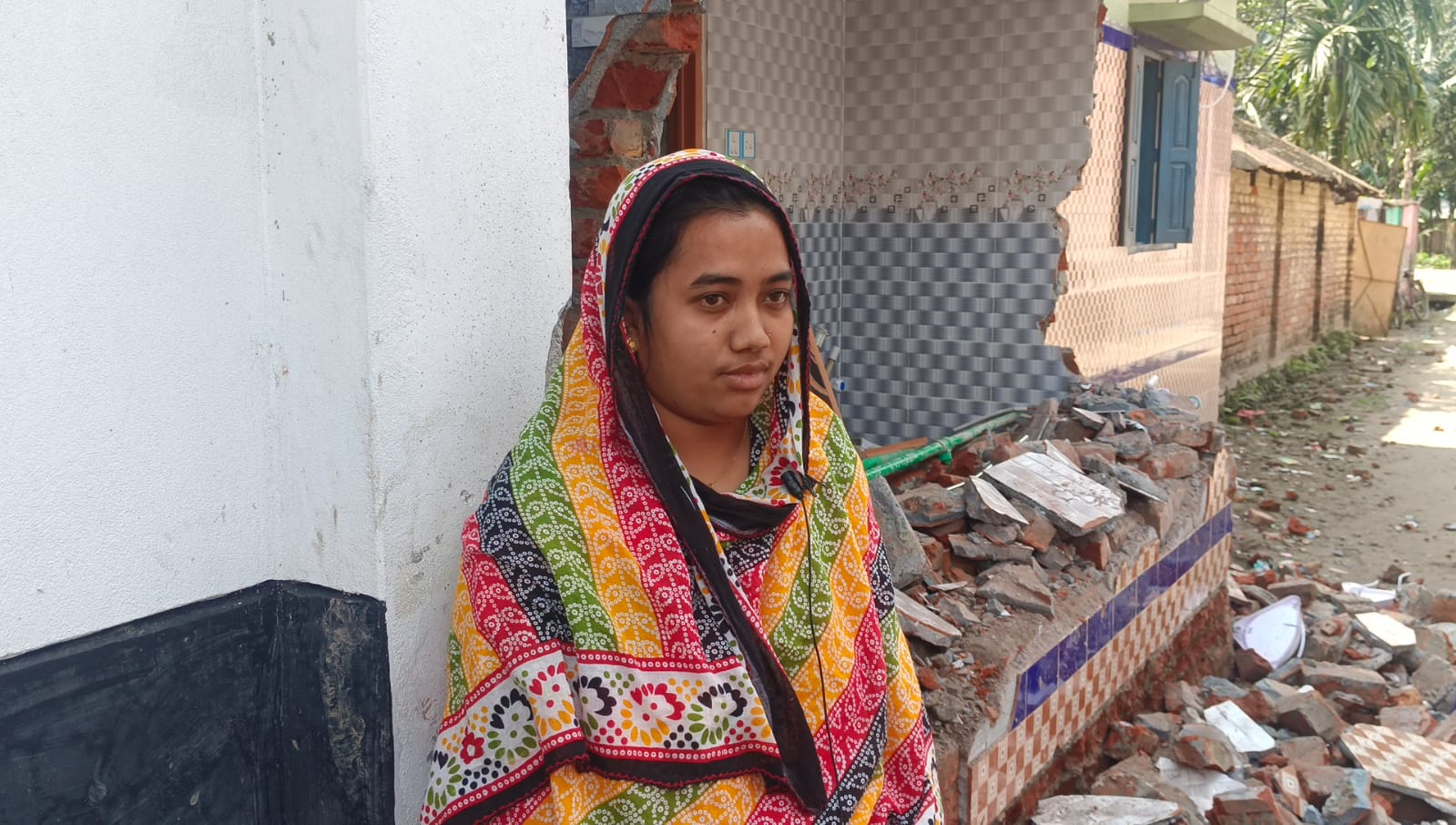 পূর্ব বিরোধের জেরে বসতবাড়িতে হামলা ও ভাঙচুর