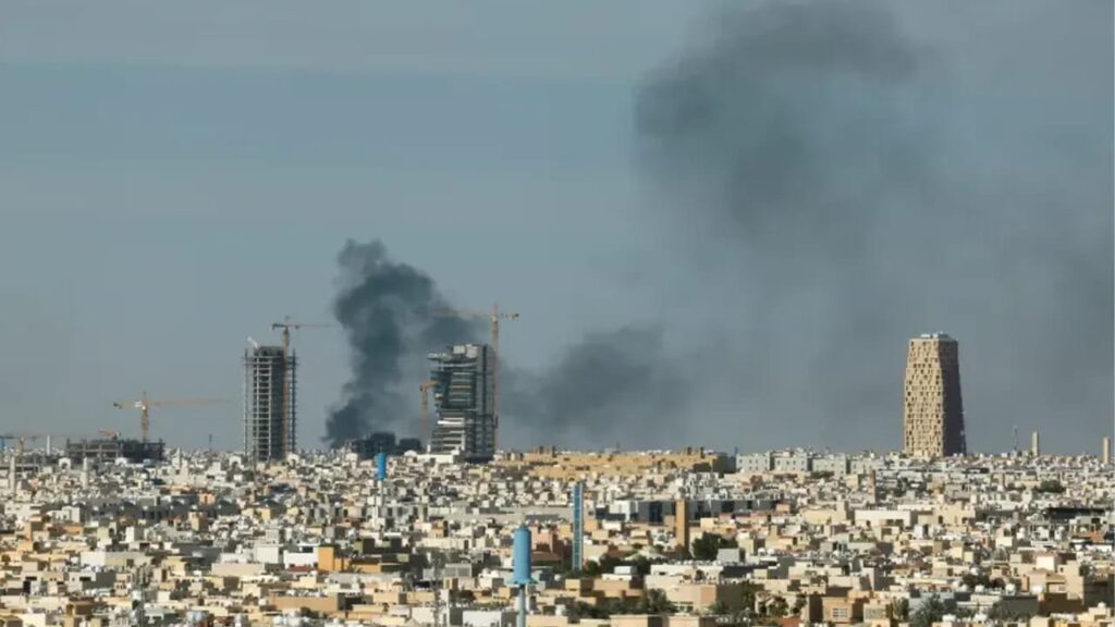 <span>রিমন হোসেন / </span>সৌদিতে একের পর এক ক্ষেপণাস্ত্র হামলা