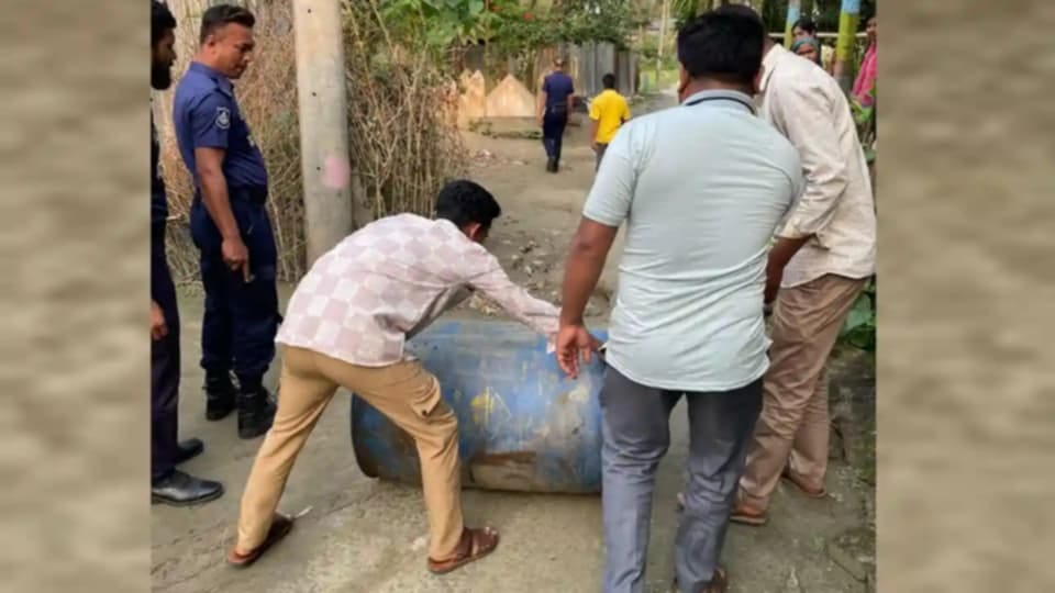 রৌমারীতে গোয়ালঘরে মিললো ড্রামভর্তি পেট্রোল
