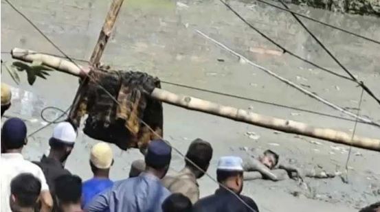 চট্টগ্রামে গ্রেফতার এড়াতে আসামীর অভিনব কৌশল