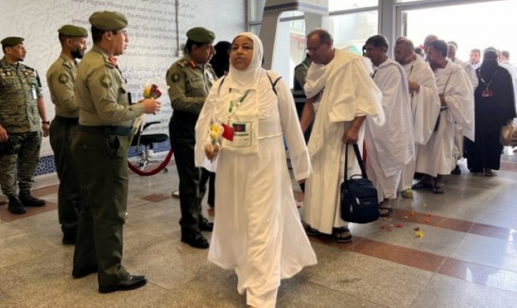 সৌদি আরবে ওমরায় গিয়ে আটকে পড়েছেন কয়েক হাজার ওমরাহযাত্রী