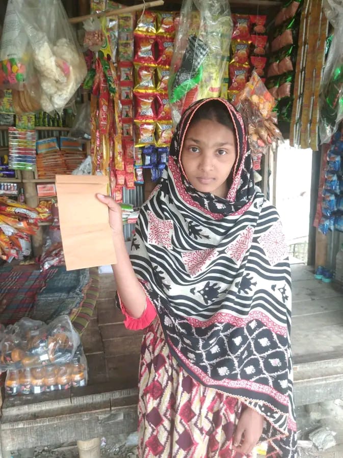 অসহায় শিশু আঁখির পাশে উপজেলা প্রশাসন